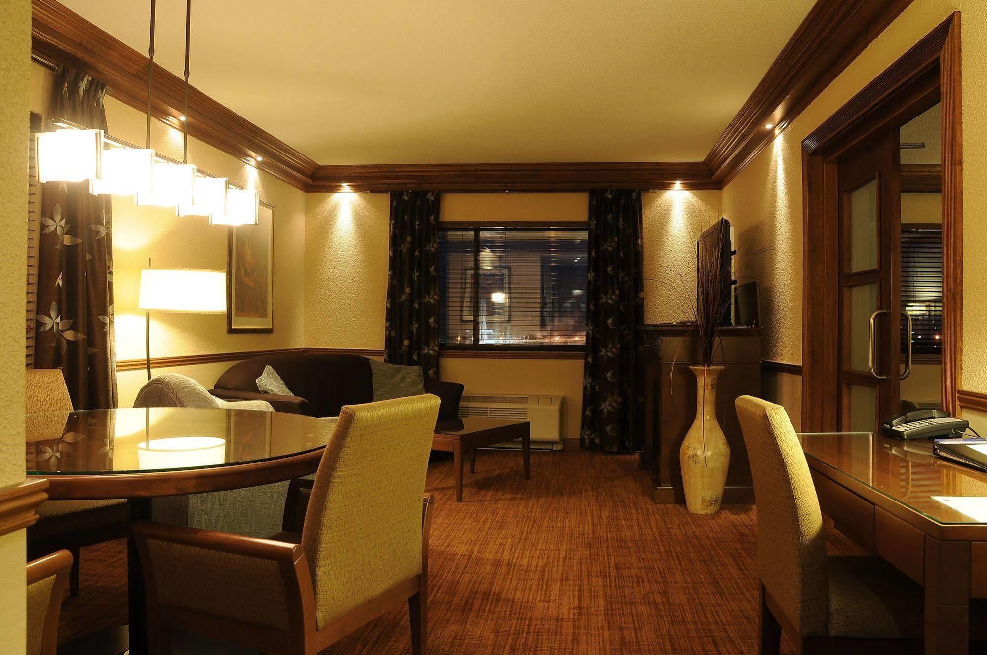 Hotel Le Montagnais Chicoutimi Kültér fotó